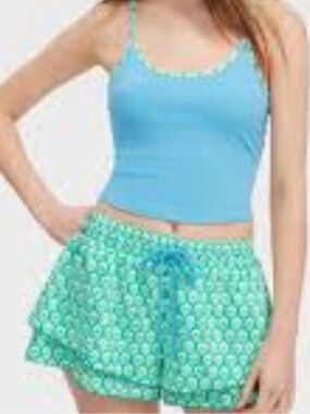 Blue Crop Tank & Green Printed shorts